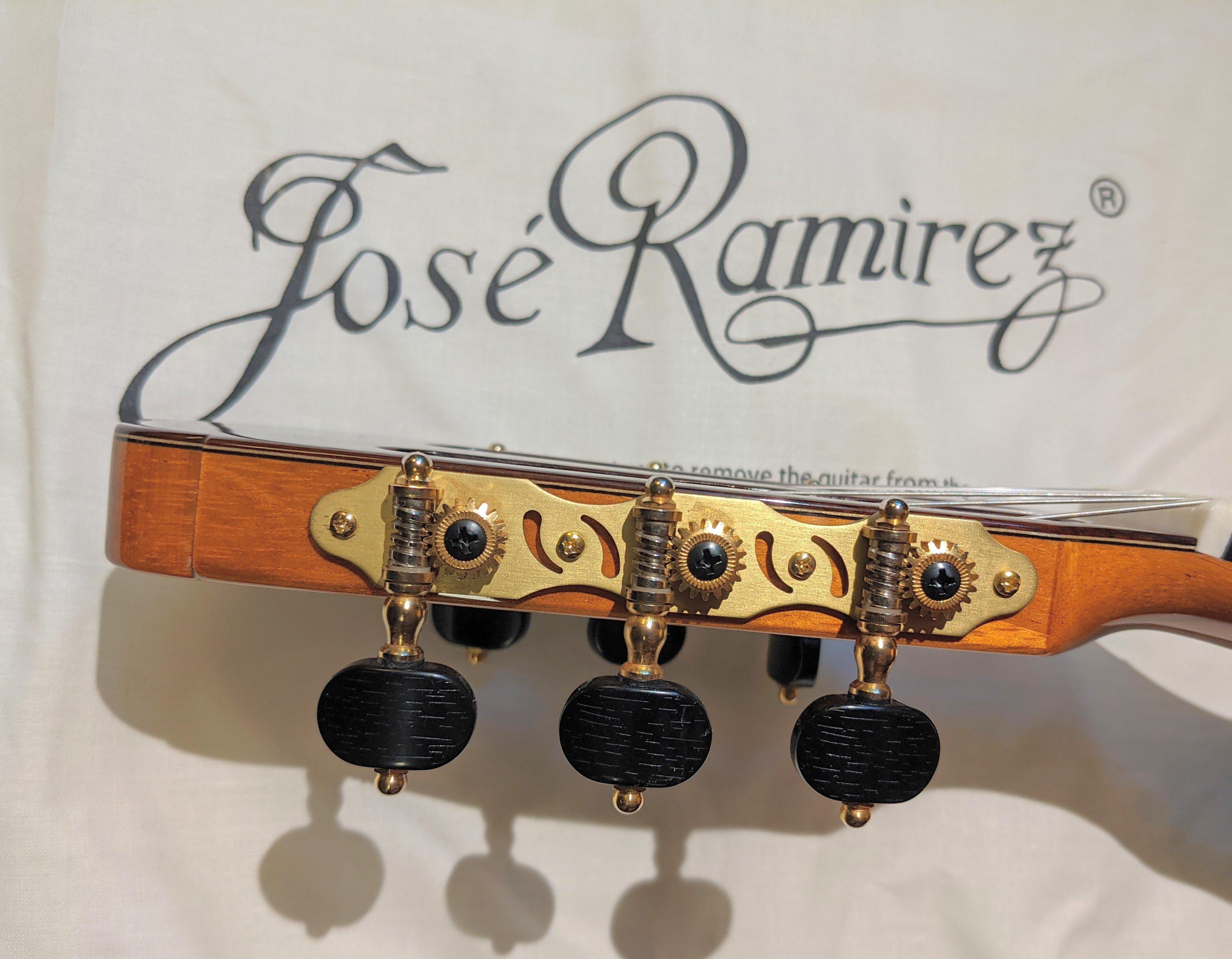 Ramirez Guitarra Del Tiempo Cedar Classical Guitar